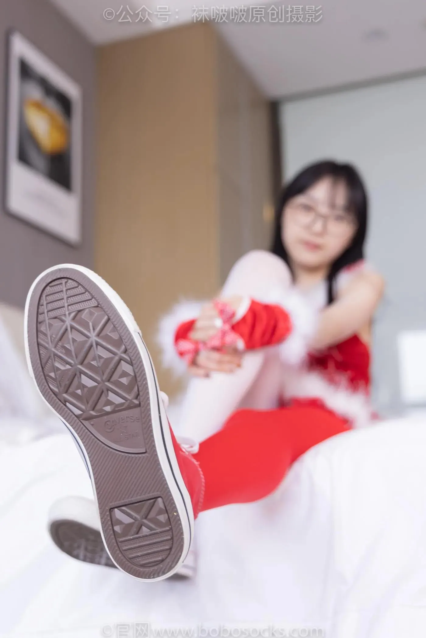 [BoBoSocks袜啵啵]NO.152 稚予-圣诞服、帆布鞋、厚白丝、厚红丝 [135P]插图6